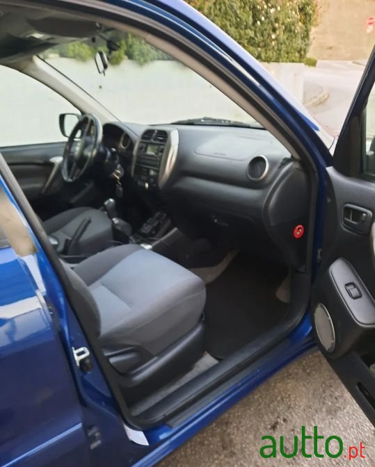 2004' Toyota RAV4 photo #6