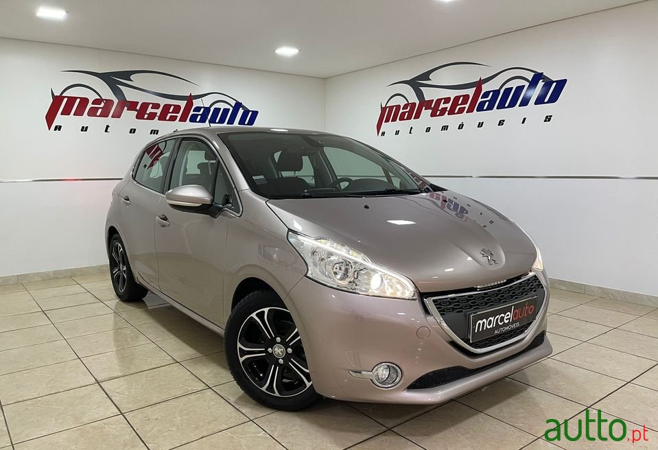 2013' Peugeot 208 photo #3