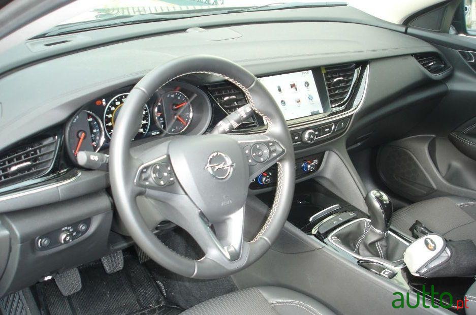 2017' Opel Insignia Sports Tourer photo #2