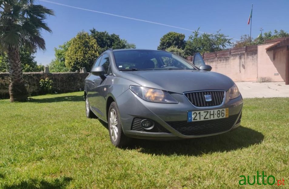 2012' SEAT Ibiza-St photo #2