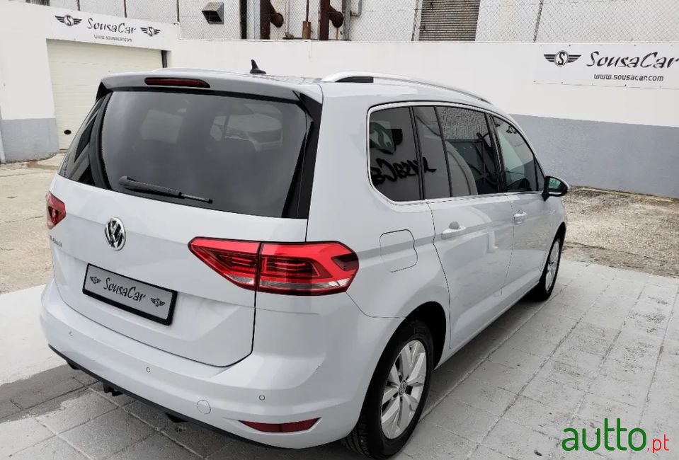 2018' Volkswagen Touran photo #6