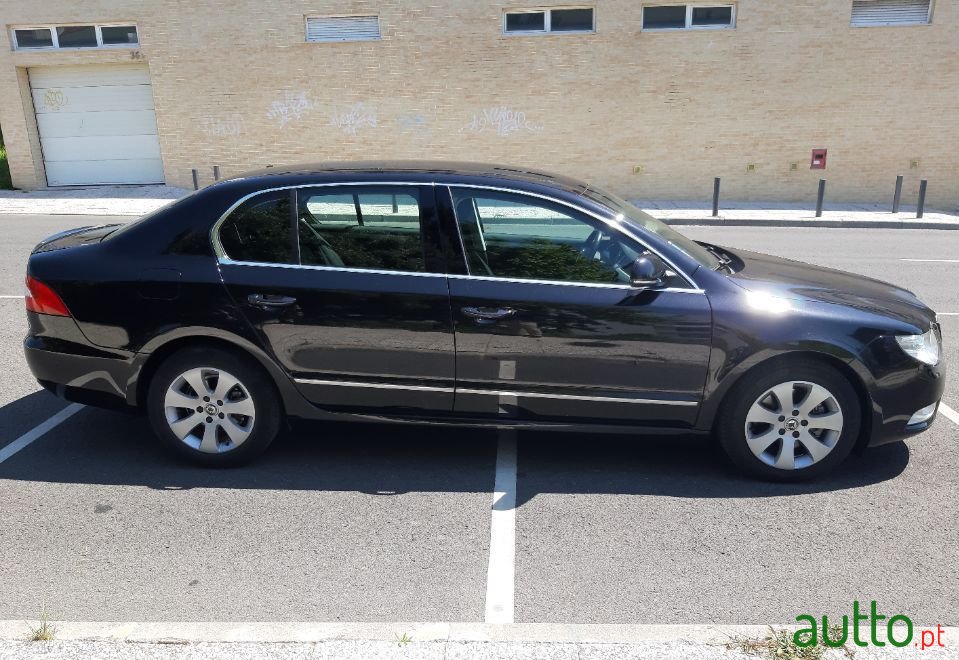 2012' Skoda Superb photo #3