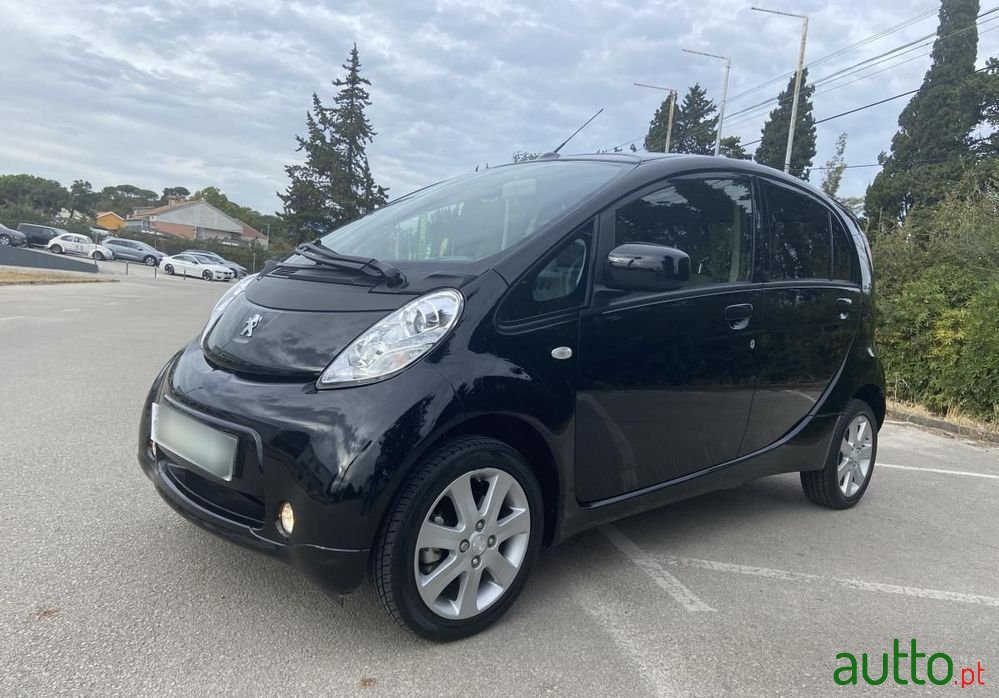 2019' Peugeot iOn Standard photo #4