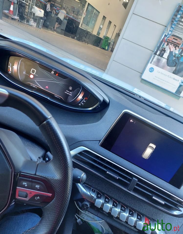 2018' Peugeot 5008 photo #2