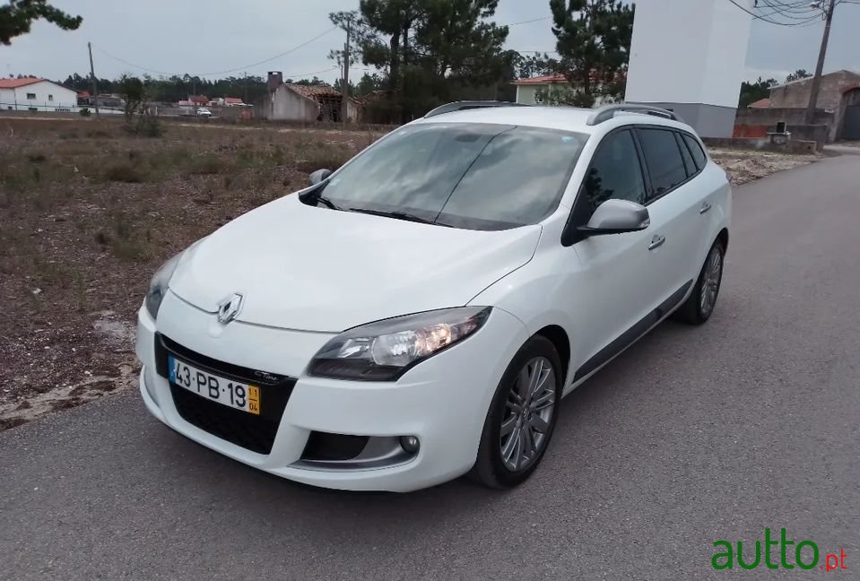 2011' Renault Megane Break photo #3