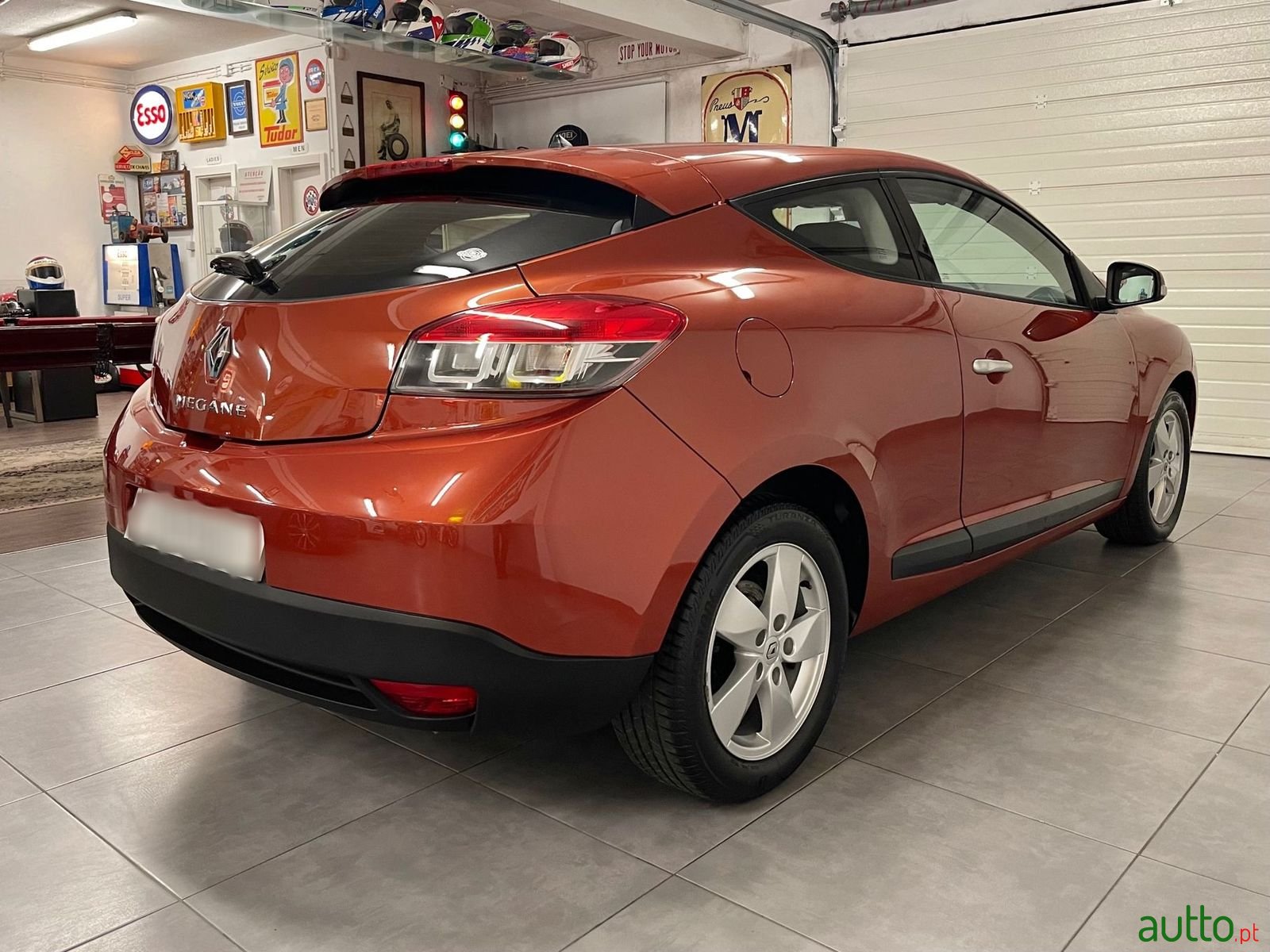 2010' Renault Megane photo #5