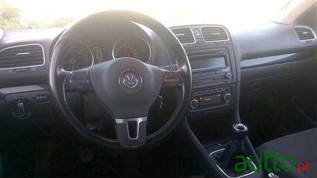 2011' Volkswagen Golf Variant photo #1