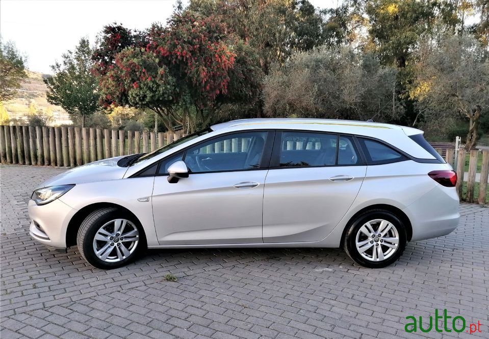 2017' Opel Astra Sports Tourer photo #4