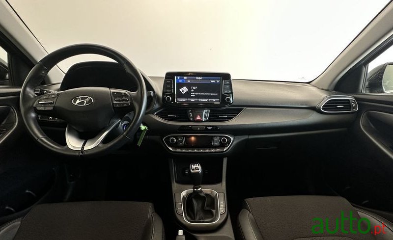 2017' Hyundai i30 photo #5