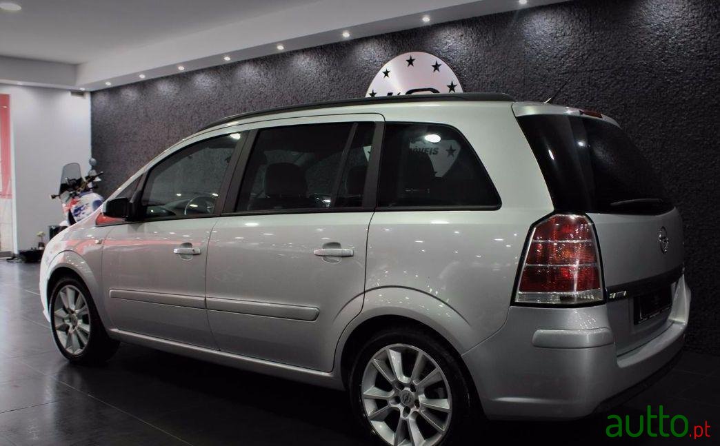 2006' Opel Zafira photo #1