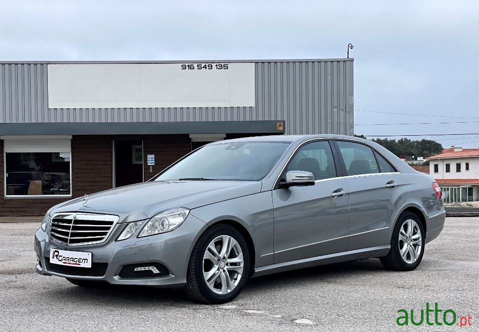 2009' Mercedes-Benz E-250 photo #1