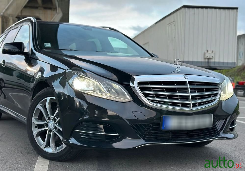 2013' Mercedes-Benz E 300 photo #2