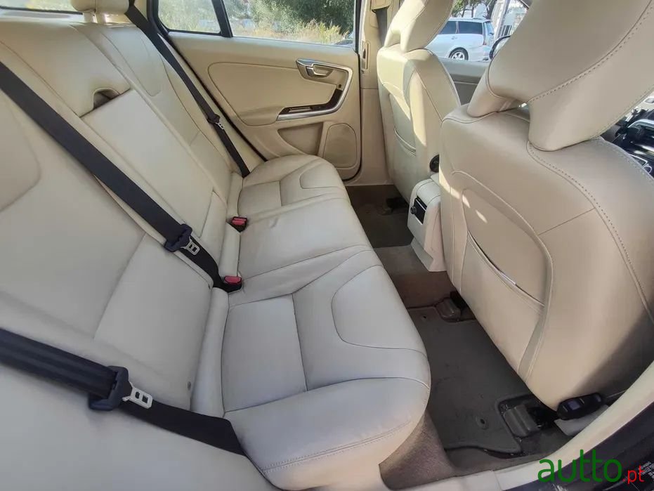 2014' Volvo V60 photo #5