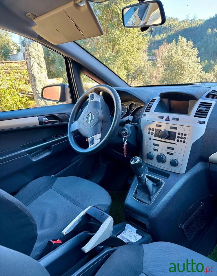 2008' Opel Zafira photo #3