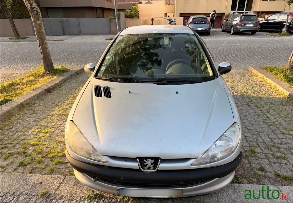 2003' Peugeot 206 1.1 Xr photo #2