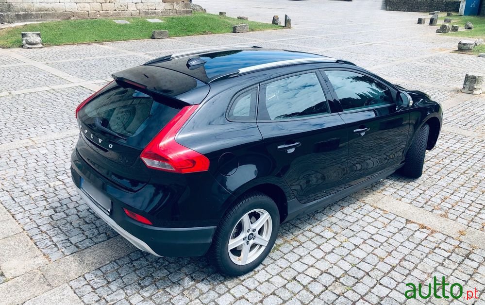 2013' Volvo V40 Cross Country photo #2