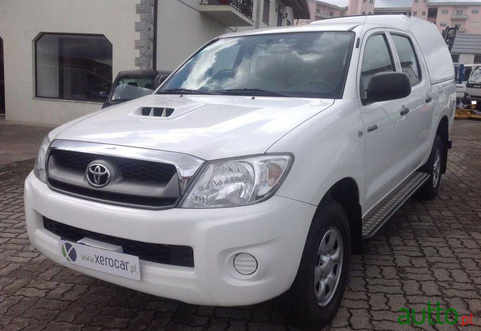 2009' Toyota Hilux 2.5D photo #2