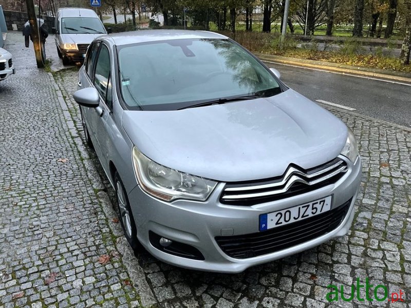 2011' Citroen C4 photo #2