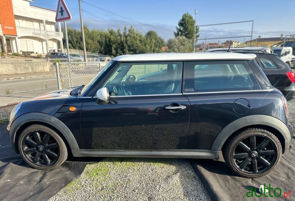 2007' MINI Cooper 3 Portas photo #4