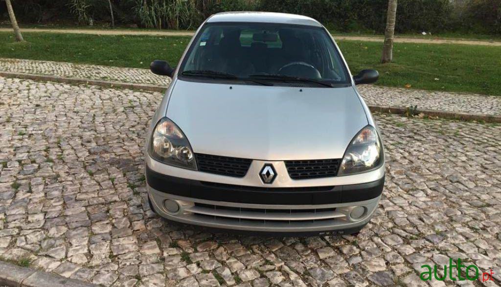 2001' Renault Clio 1.2 16V Privilège photo #3