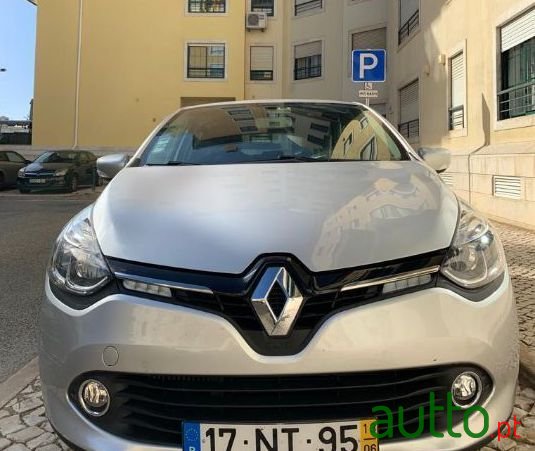 2013' Renault Clio photo #3