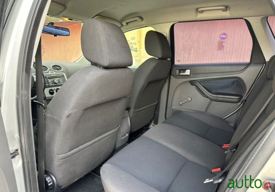 2007' Ford Focus Sw photo #5