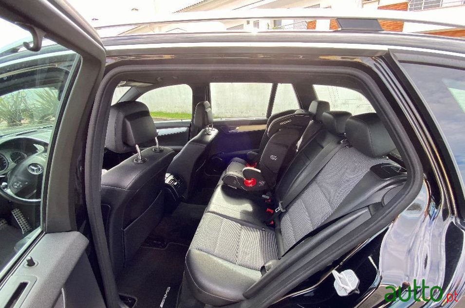 2008' Mercedes-Benz C-200 photo #3