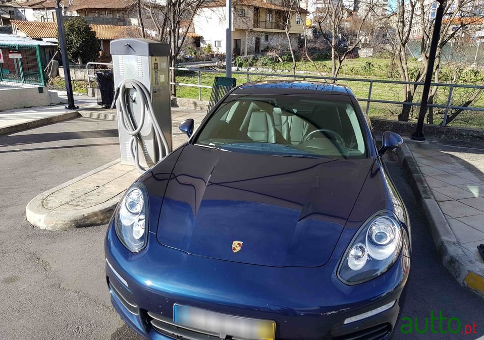 2013' Porsche Panamera photo #2