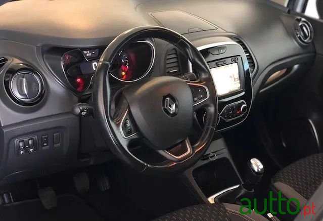 2019' Renault Captur photo #4