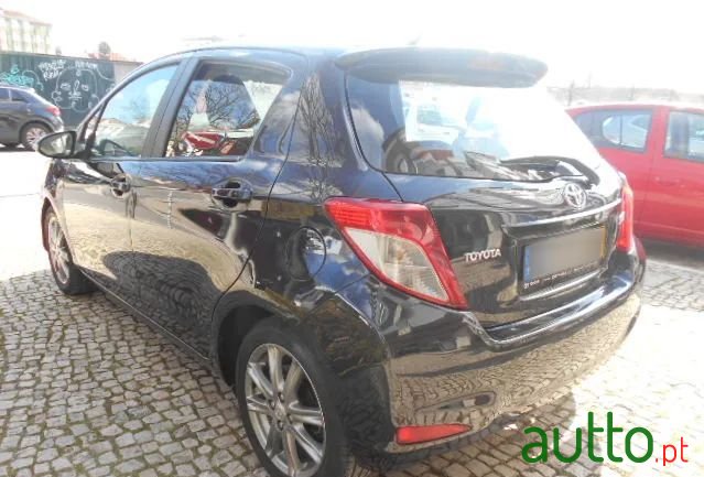 2012' Toyota Yaris 1.4 D-4D Sport photo #2