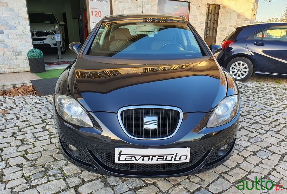 2007' SEAT Leon photo #3