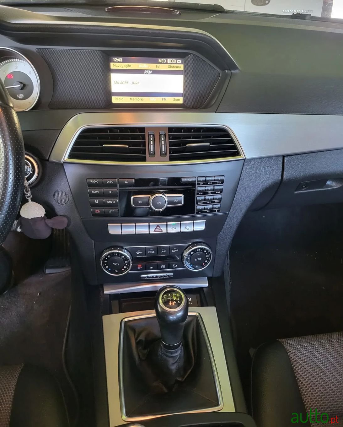 2011' Mercedes-Benz C-220 photo #3