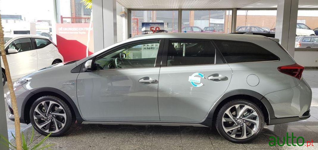 2019' Toyota Auris Touring Sports photo #1