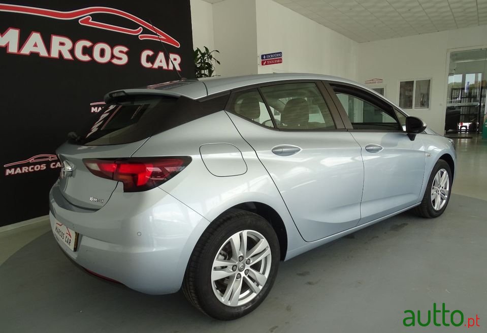 2018' Opel Astra photo #5