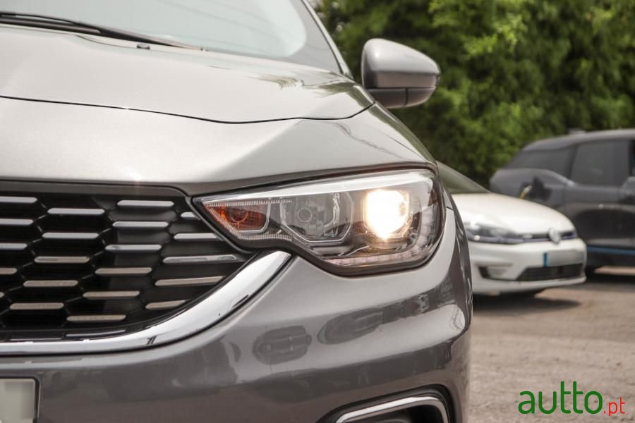 2018' Fiat Tipo Station Wagon photo #2