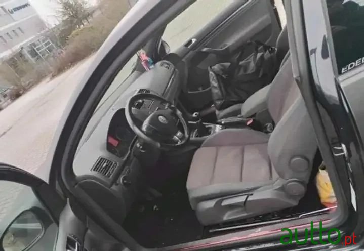 2006' Volkswagen Golf photo #4