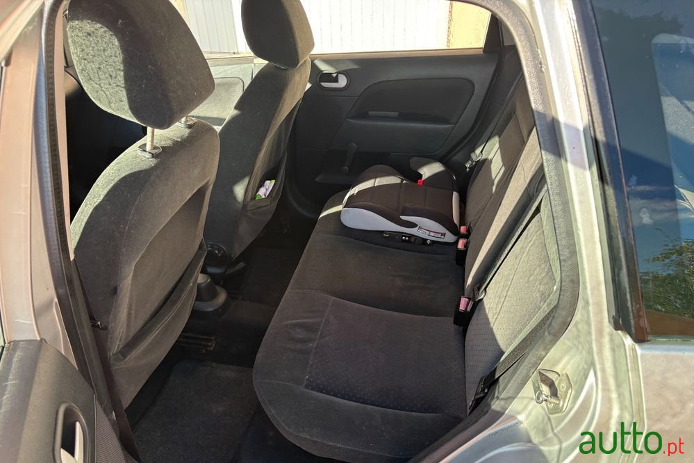 2005' Ford Fiesta photo #5