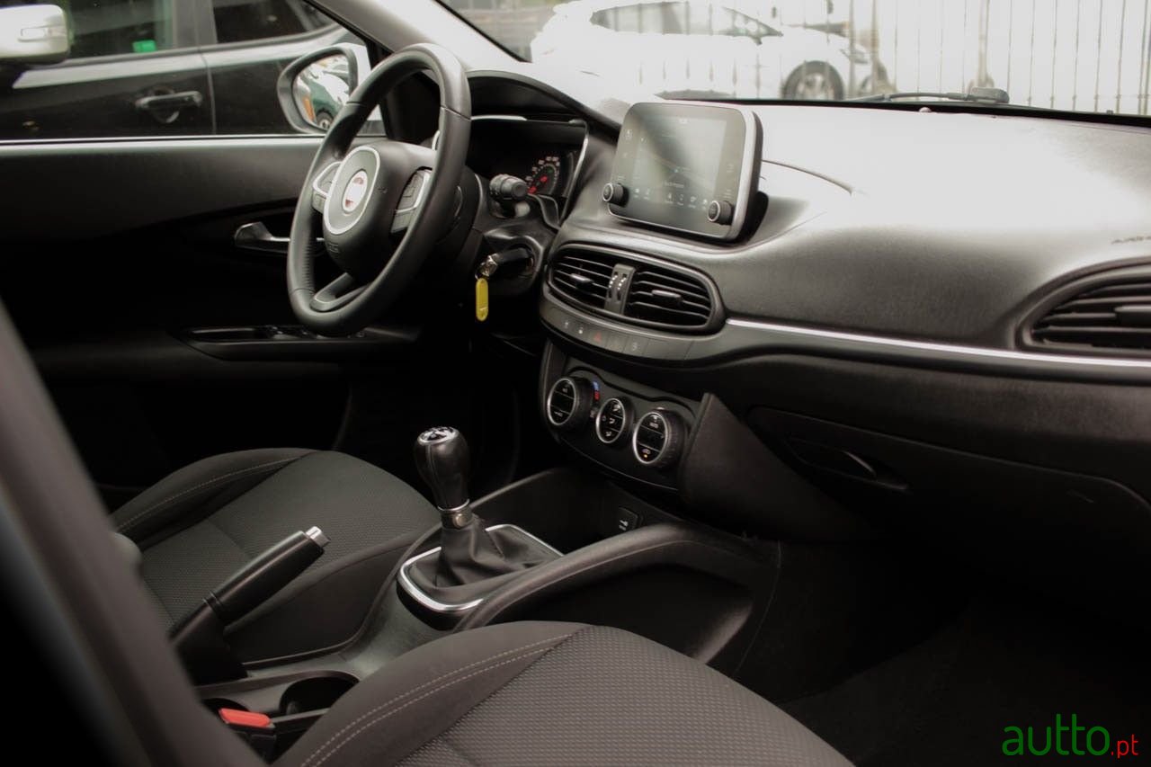 2018' Fiat Tipo Station Wagon photo #6