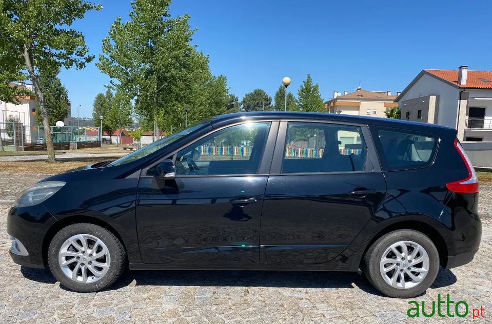 2013' Renault Grand Scenic photo #2