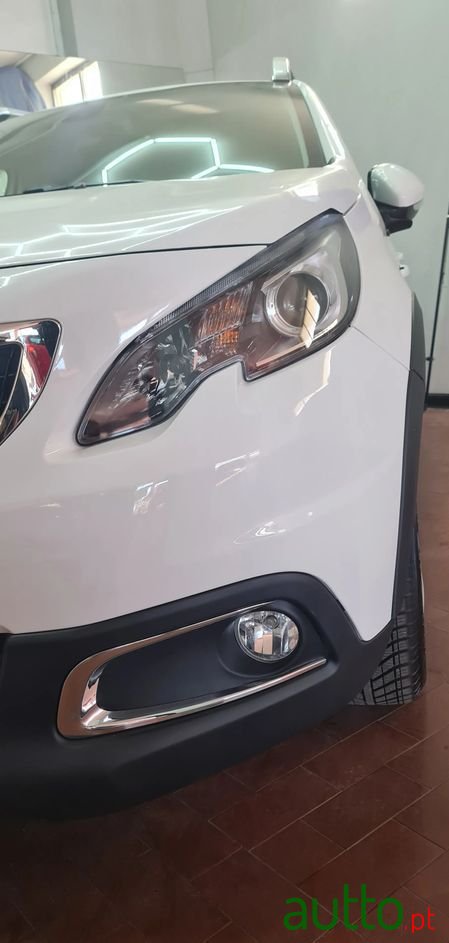 2019' Peugeot 2008 photo #5