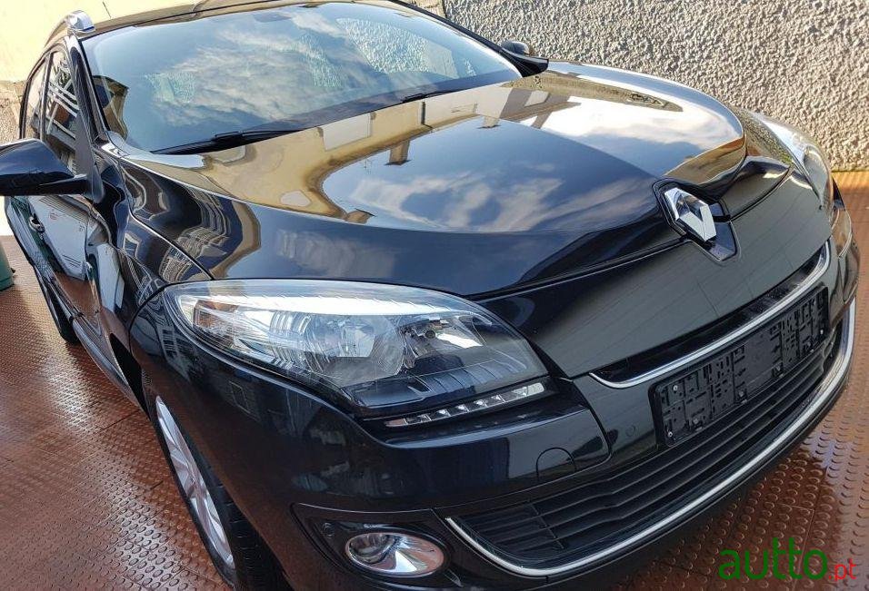 2013' Renault Megane Sport Tourer photo #1