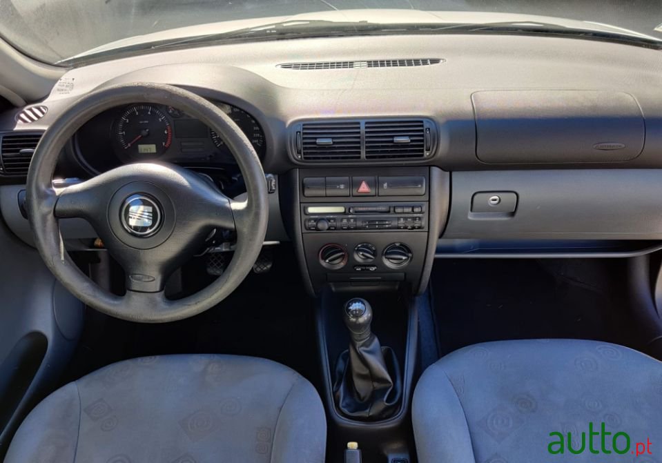 2001' SEAT Leon photo #4