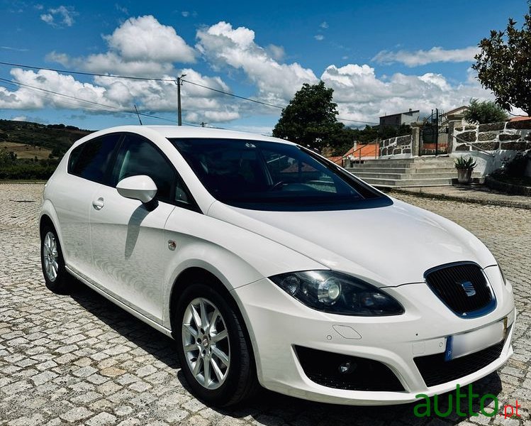 2009' SEAT Leon photo #2