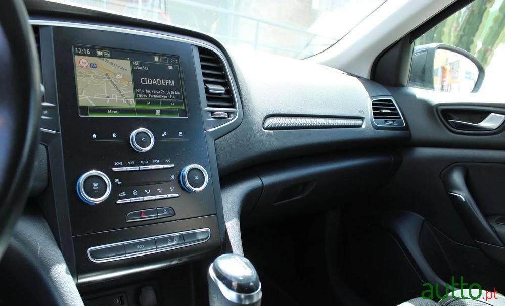 2018' Renault Megane Sport Tourer photo #4