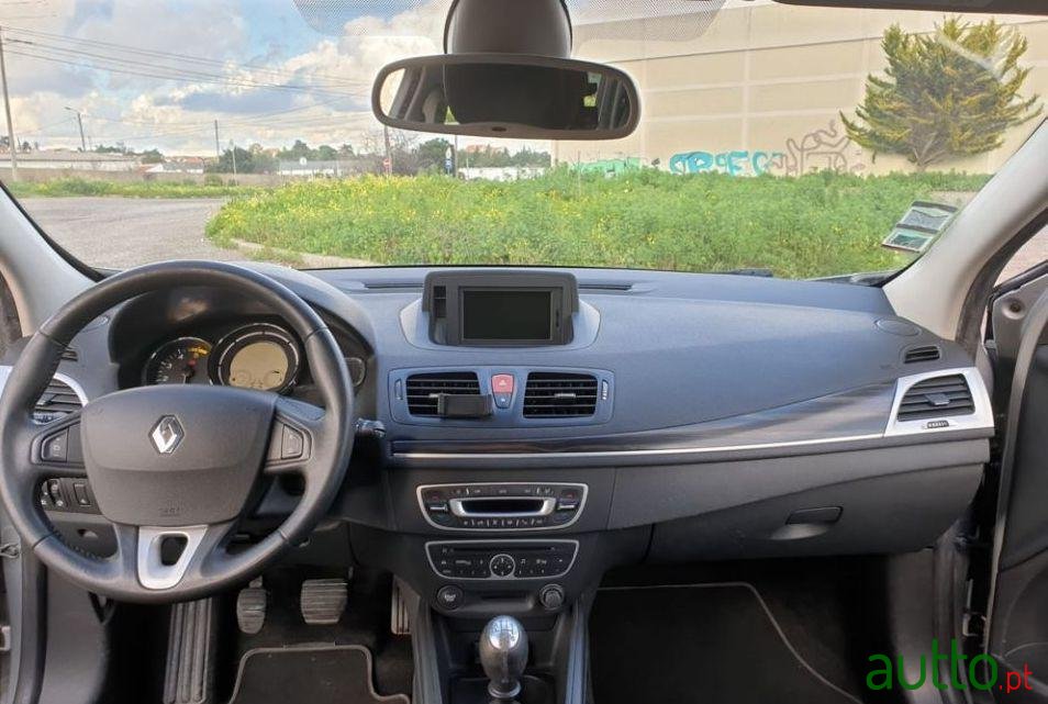 2010' Renault Megane Sport Tourer photo #5