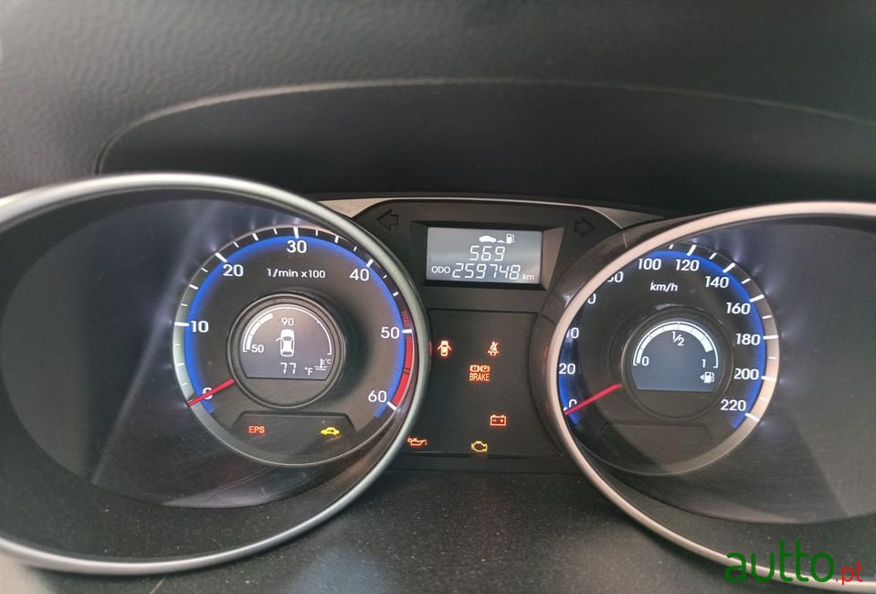 2011' Hyundai ix35 photo #6