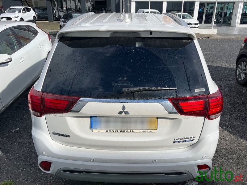 2019' Mitsubishi Outlander 2.0 Phev Intense photo #1