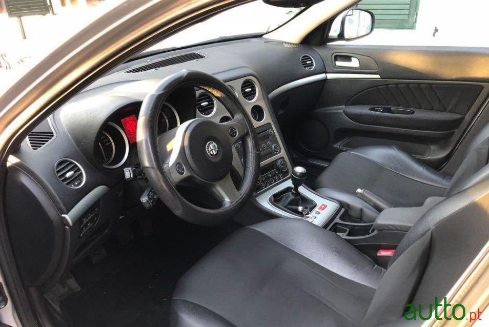 2009' Alfa Romeo 159 1.9 Jtd photo #5