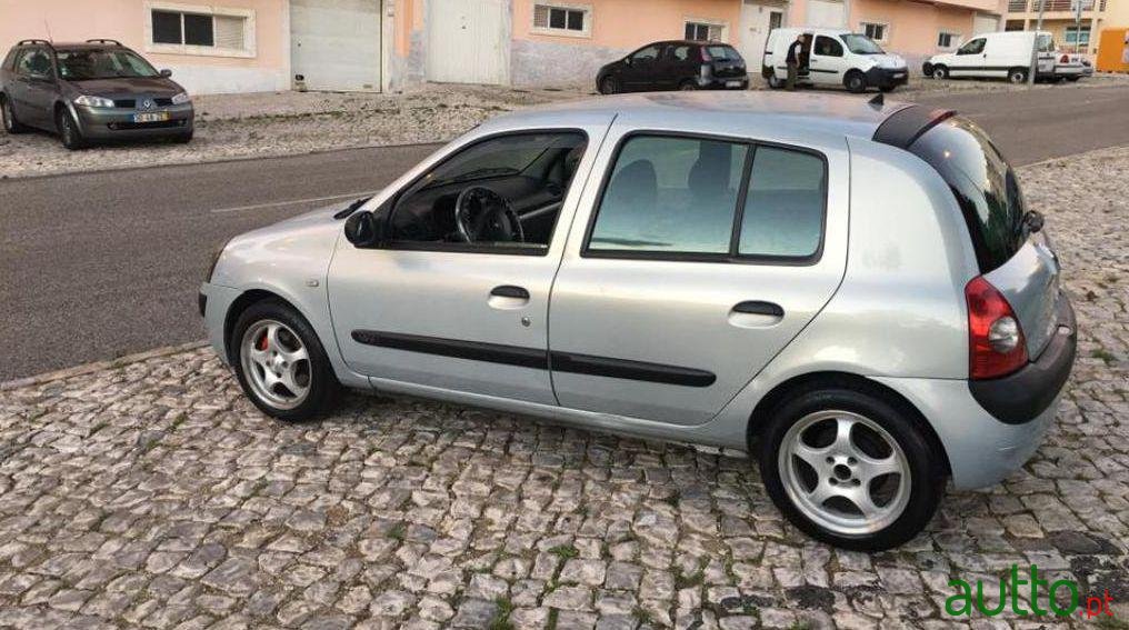 2001' Renault Clio 1.2 16V Privilège photo #2