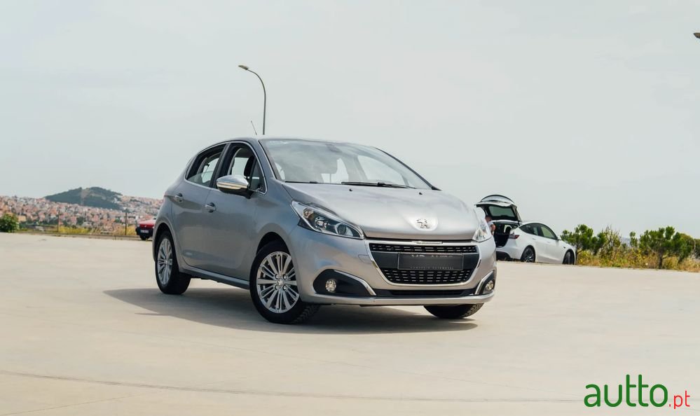 2019' Peugeot 208 1.5 Bluehdi Allure photo #2